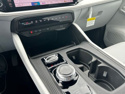New 2026 Jeep Cherokee Limited AWD/4WD image 19