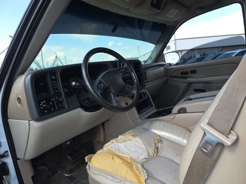Used 2004 Chevrolet Tahoe Z71 w/ Z71 Preferred Equipment Group AWD/4WD image 17