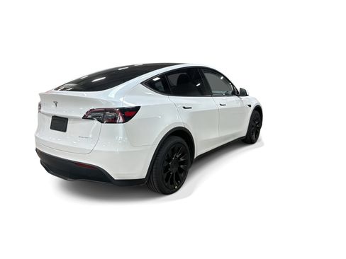 Certified 2023 Tesla Model Y AWD image 6