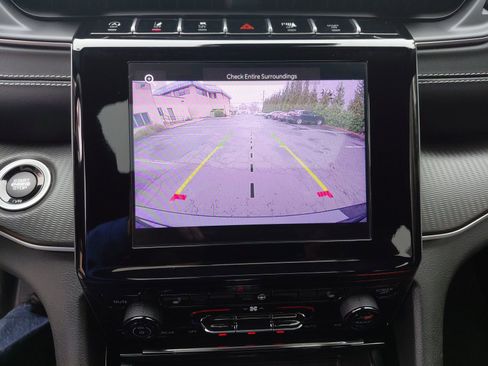 Used 2023 Jeep Grand Cherokee Altitude image 10