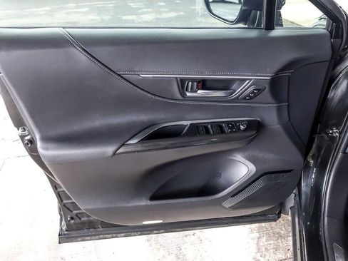 Used 2022 Toyota Venza XLE image 20