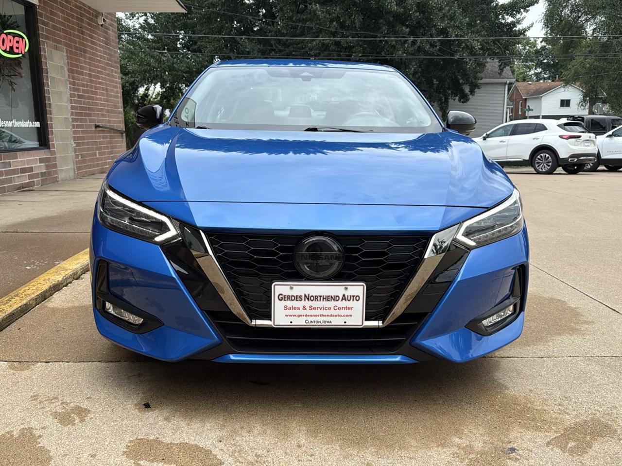 Used 2022 Nissan Sentra SR w/ SR Premium Package FWD image 26