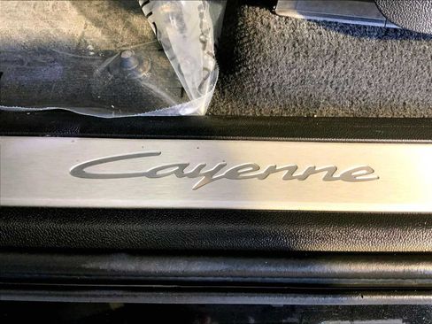 Certified 2024 Porsche Cayenne AWD/4WD image 19