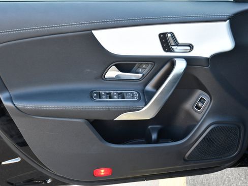 Used 2025 Mercedes-Benz CLA 250 image 7