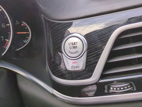 Used 2018 BMW 750i xDrive w/ Executive Package image 20