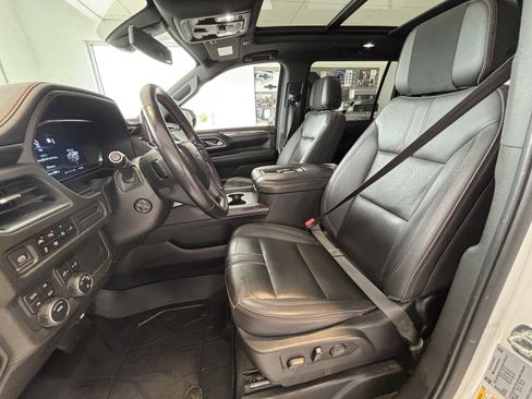 Used 2022 Chevrolet Suburban RST w/ Luxury Package AWD/4WD image 8