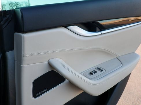 Used 2018 Maserati Levante GranLusso image 27