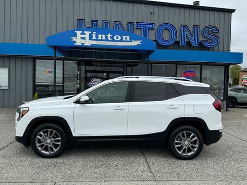 Used 2024 GMC Terrain SLT AWD/4WD image 2
