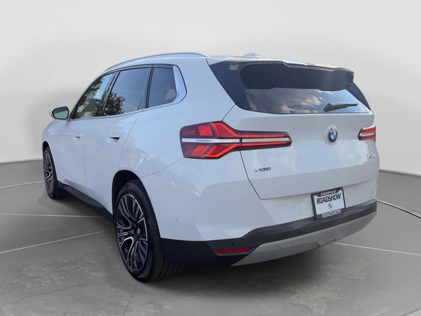 Used 2025 BMW X3 xDrive30i w/ Premium Package AWD/4WD image 3