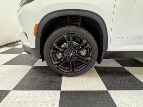 New 2026 Chevrolet Traverse LT w/ Driver Confidence Package AWD/4WD image 11