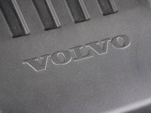 Certified 2023 Volvo XC60 B5 Ultimate AWD/4WD image 25