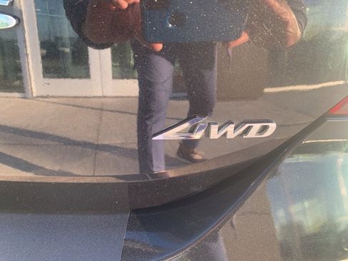 Used 2023 Genesis G70 2.0T image 5