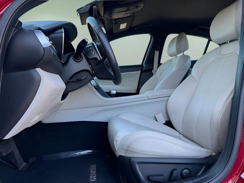 Used 2023 Genesis G70 2.0T image 15