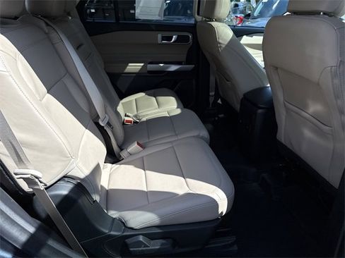 Used 2022 Ford Explorer XLT w/ Equipment Group 202A image 39