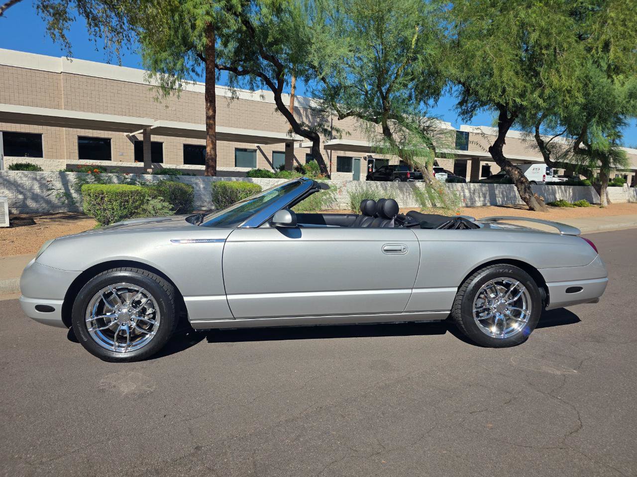Used 2005 Ford Thunderbird RWD image 14