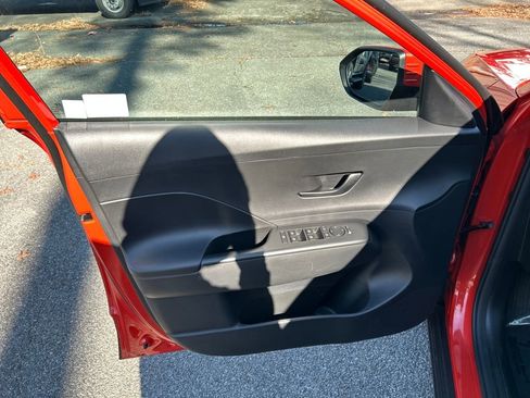 Used 2024 Hyundai Kona SE image 13