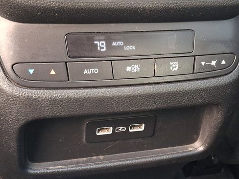 Used 2023 Honda Pilot Touring image 11