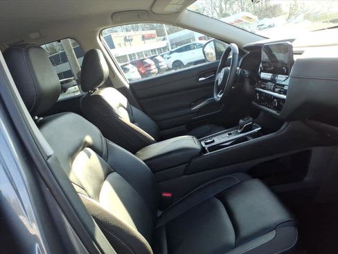 Certified 2024 Nissan Pathfinder SL image 24