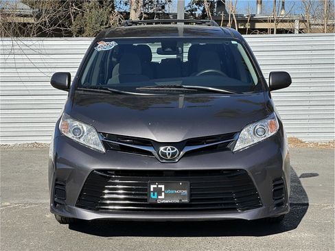Used 2018 Toyota Sienna LE image 7