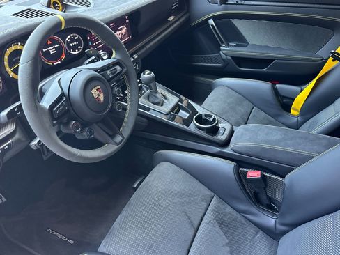 Certified 2025 Porsche 911 GT3 RS RWD image 4