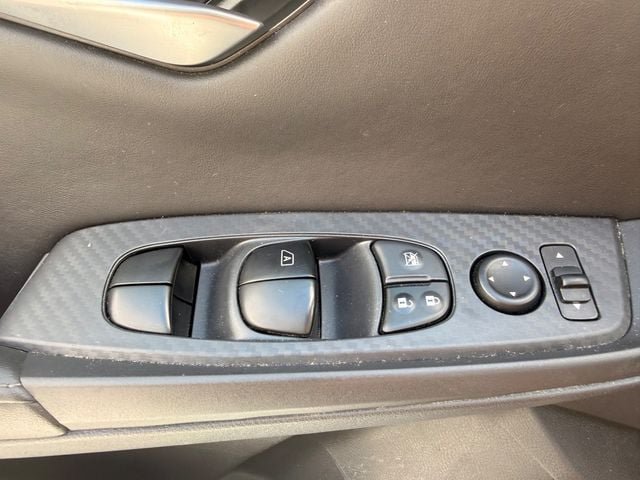 Used 2025 Nissan Sentra SV FWD image 8