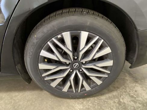 Used 2025 Nissan Altima 2.5 SV image 7