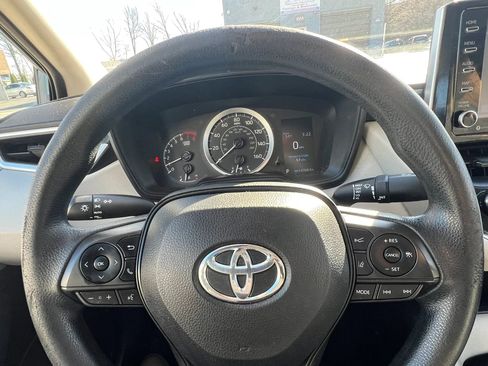 Used 2021 Toyota Corolla LE FWD image 15