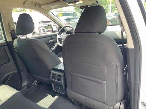 Used 2025 Nissan Rogue SV AWD/4WD image 21