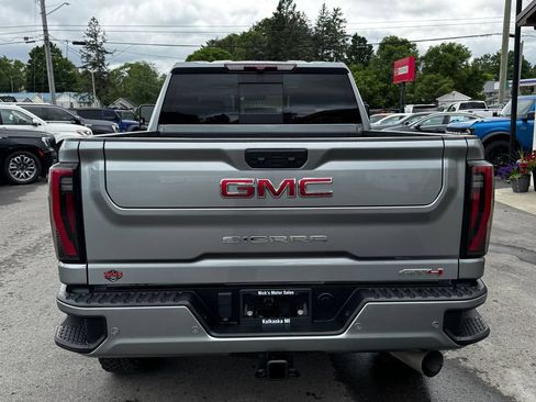 Used 2024 GMC Sierra 2500 AT4 w/ AT4 Preferred Package AWD/4WD image 5