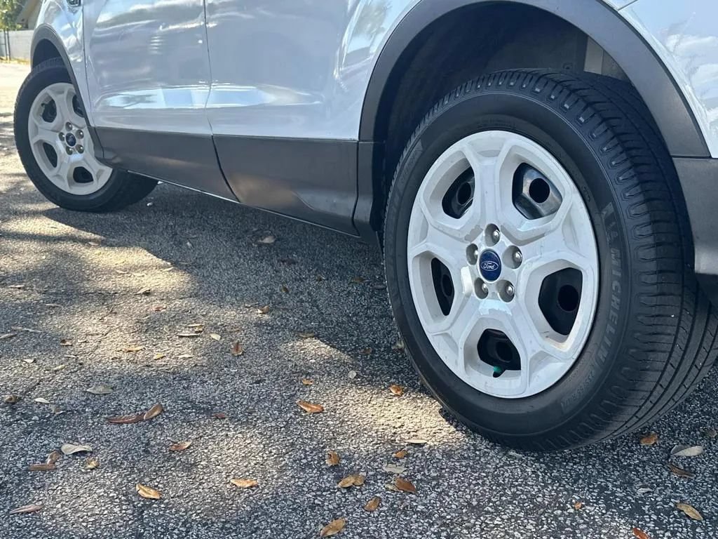 Used 2017 Ford Escape S FWD image 4
