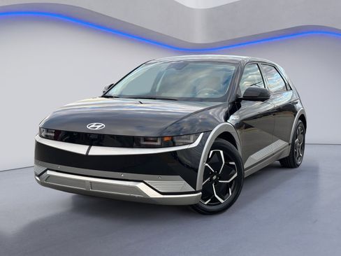 Certified 2022 Hyundai Ioniq 5 Limited w/ Cargo Package image 2