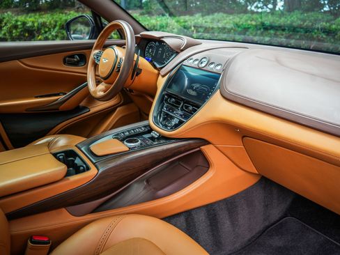 Used 2022 Aston Martin DBX AWD/4WD image 15