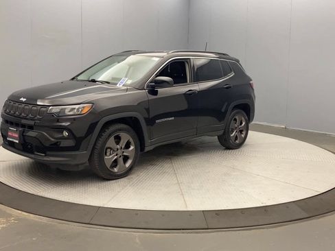 Used 2022 Jeep Compass Latitude AWD/4WD image 9