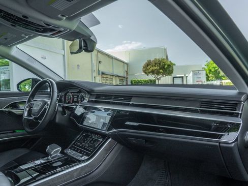 Used 2024 Audi A8 L 3.0T AWD/4WD image 28