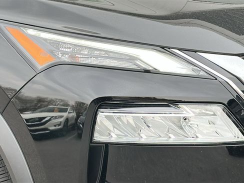 Certified 2022 Nissan Rogue SV image 4