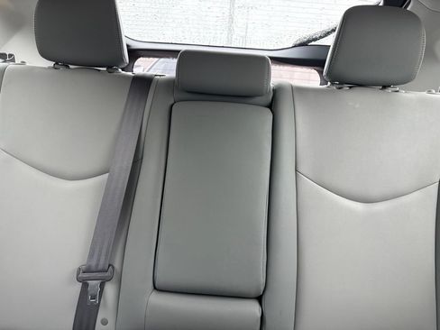 Used 2015 Toyota Prius Five FWD image 18