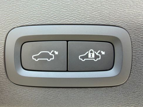 Used 2023 Volvo C40 Recharge Core AWD/4WD image 44