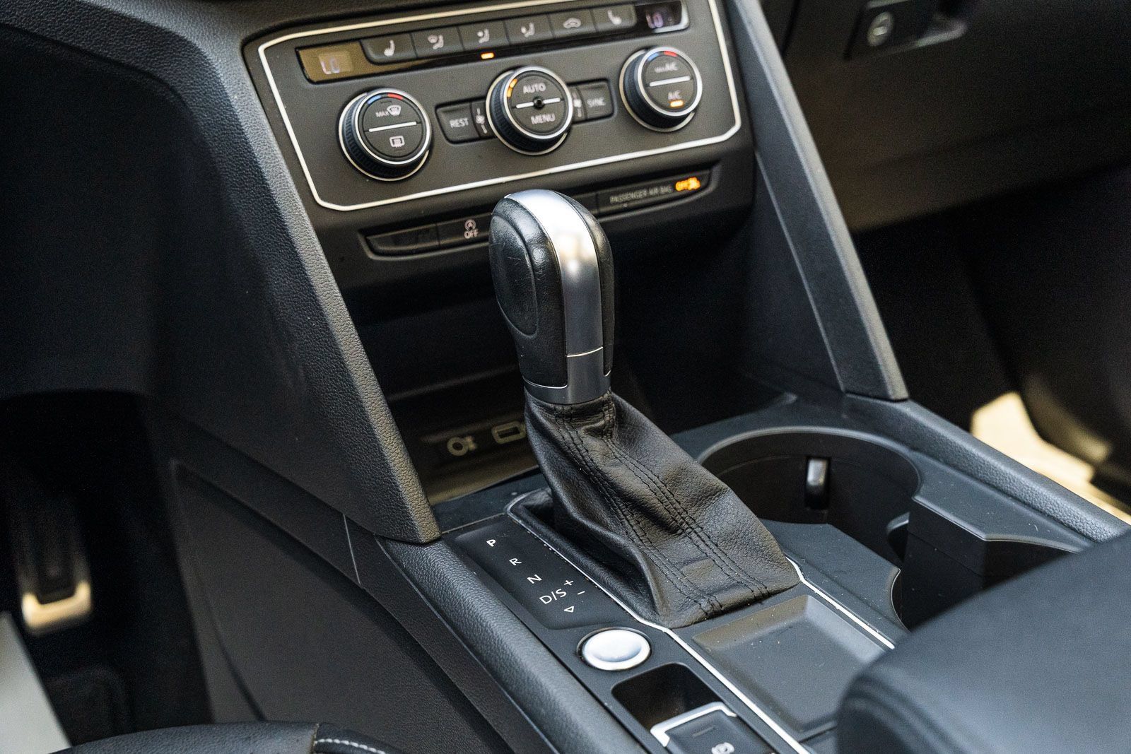Used 2019 Volkswagen Atlas SE w/ Panoramic Sunroof Package FWD image 29