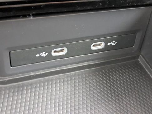 Used 2025 Volkswagen Atlas SE image 19