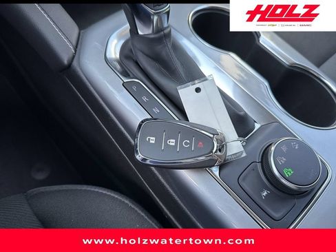 Used 2025 Chevrolet Blazer LT AWD/4WD image 26