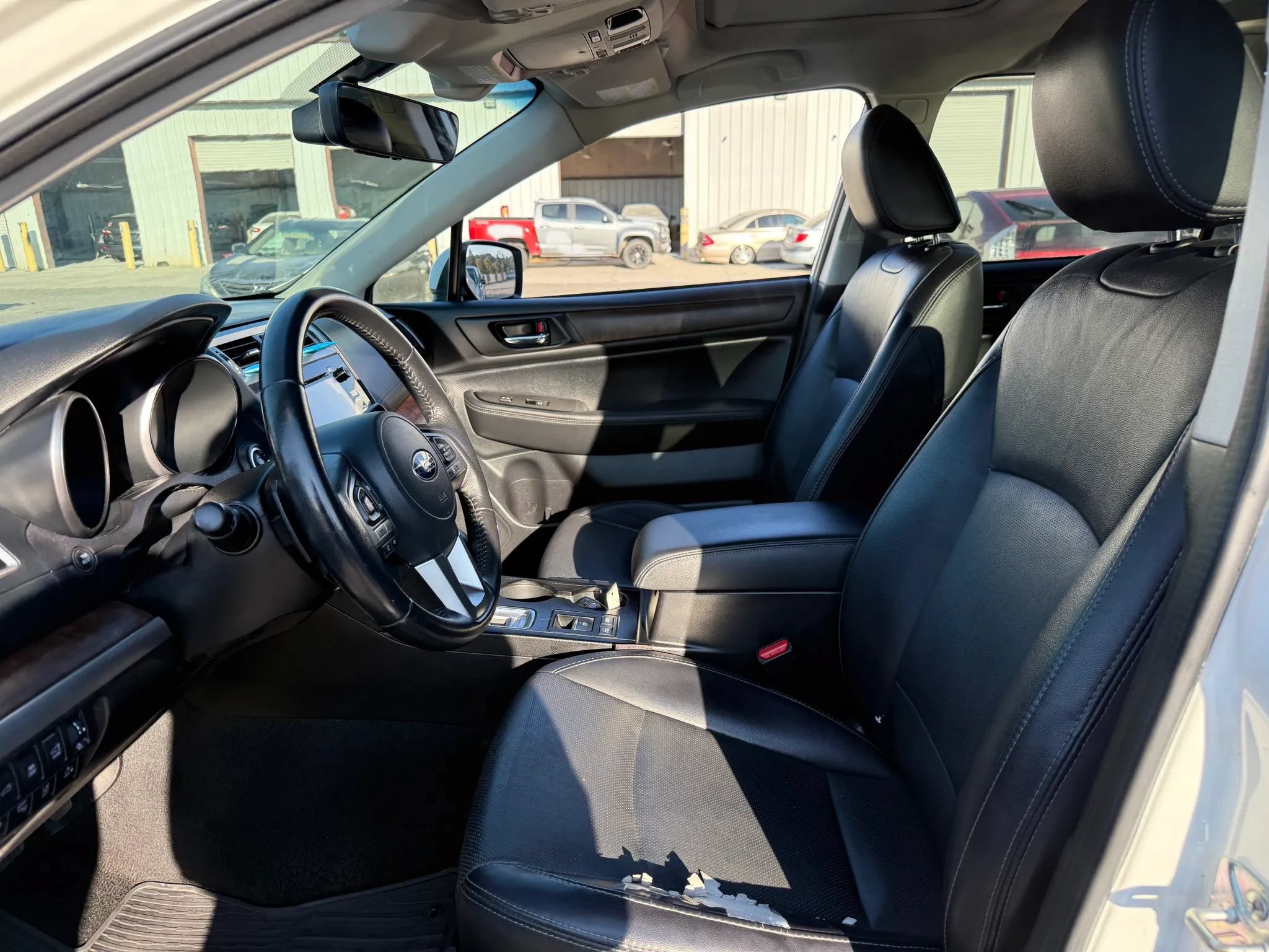 Used 2017 Subaru Outback 2.5i Limited AWD/4WD image 2