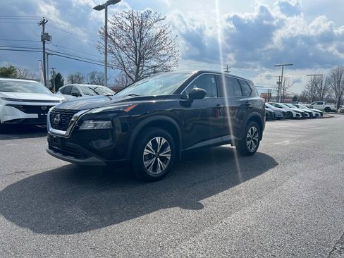Used 2023 Nissan Rogue SV image 6