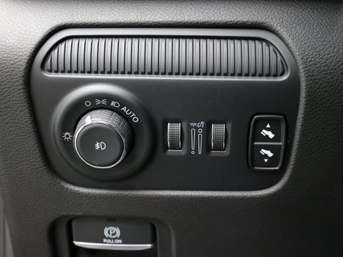 Used 2024 Jeep Wagoneer Series II w/ Flexible Seating Group RWD image 18