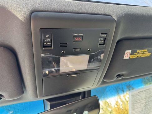 Used 2020 Lexus LX 570 4WD w/ 3rd Row & Luxury Pkg image 31