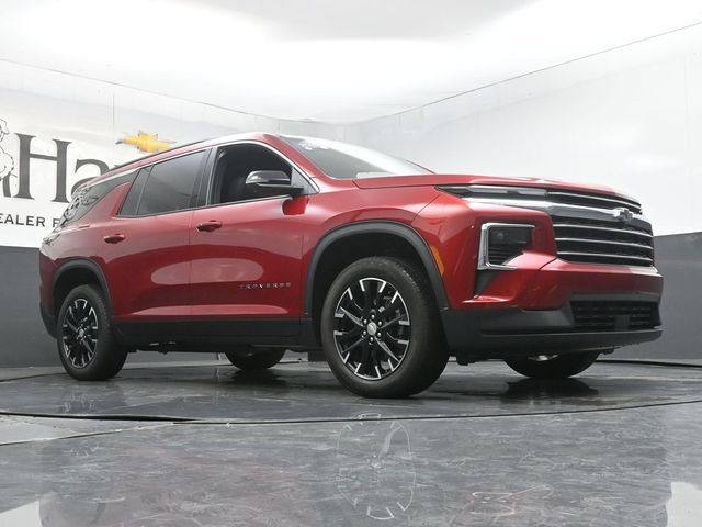 Certified 2025 Chevrolet Traverse LT w/ Sun and Wheel Package FWD image 2