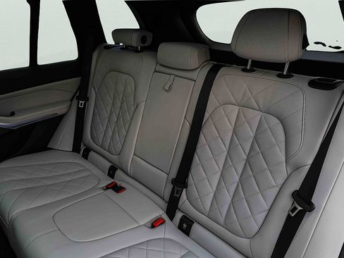 Used 2024 BMW X5 xDrive40i w/ M Sport Package AWD/4WD image 21