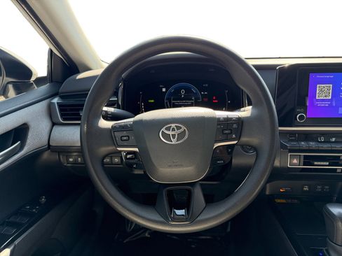 Used 2025 Toyota Camry LE FWD image 12