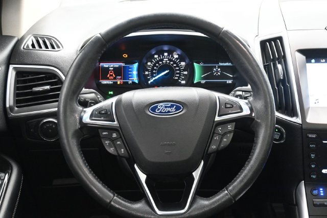 Used 2019 Ford Edge Titanium w/ Equipment Group 301A AWD/4WD image 24