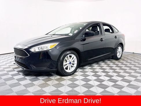 Used 2018 Ford Focus SE FWD image 3