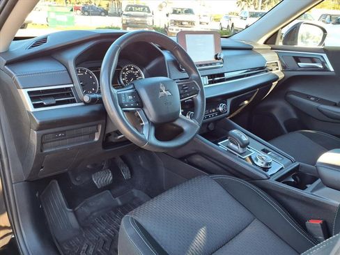 Used 2024 Mitsubishi Outlander ES image 19
